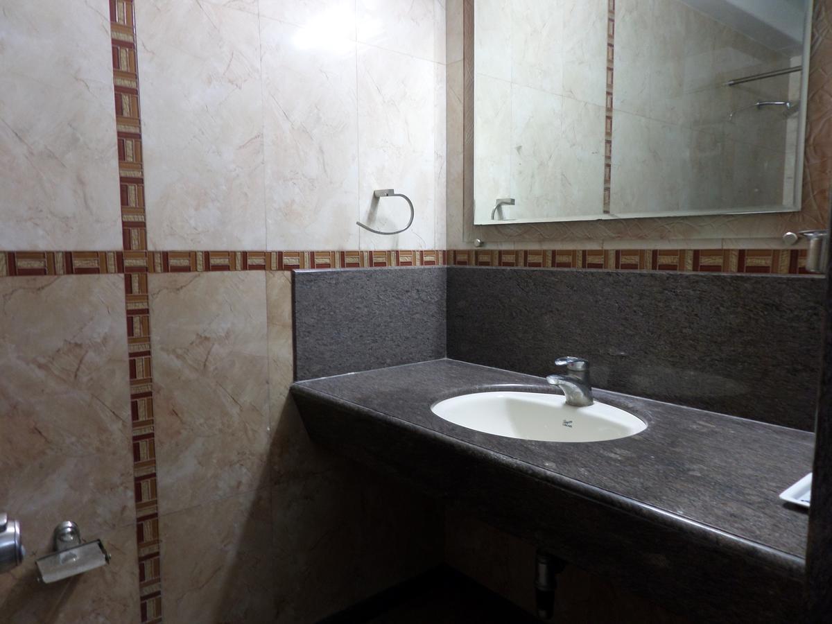 Aura 2* Pune