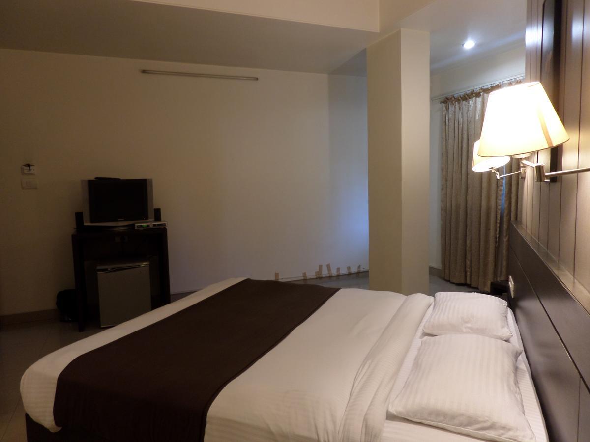 Aura 2* Pune