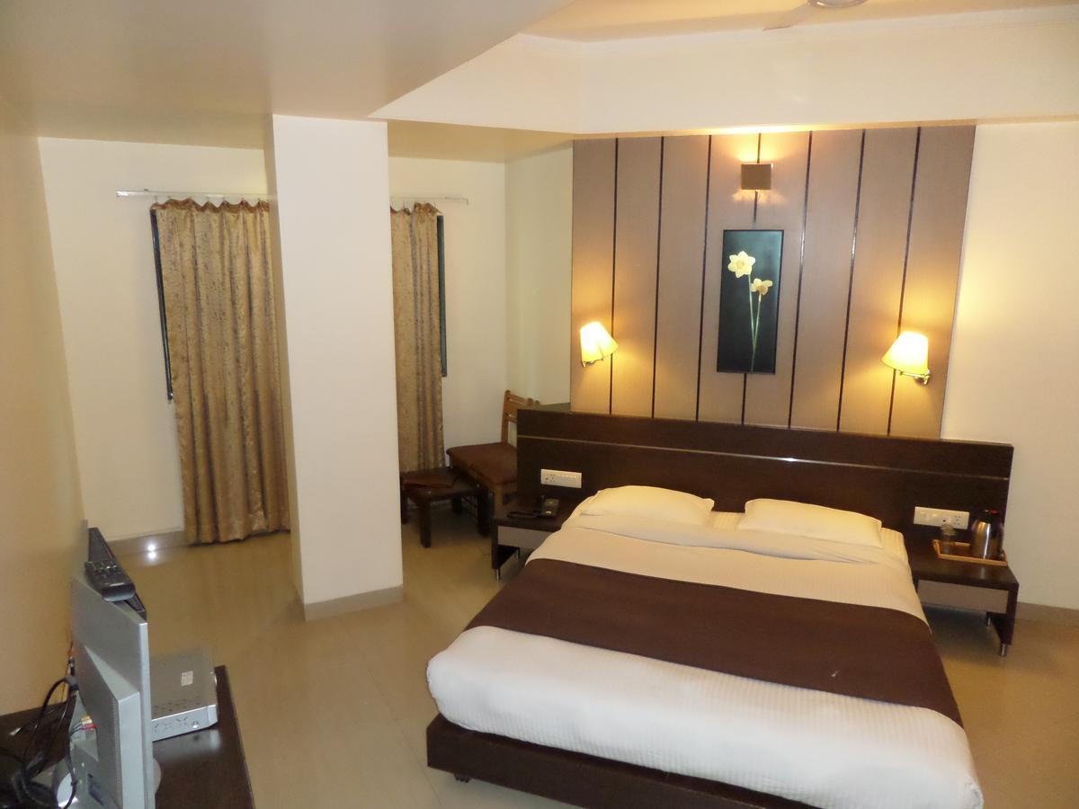 Hotel Aura 2*