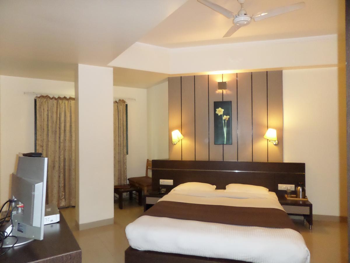 Hotel Aura 2*