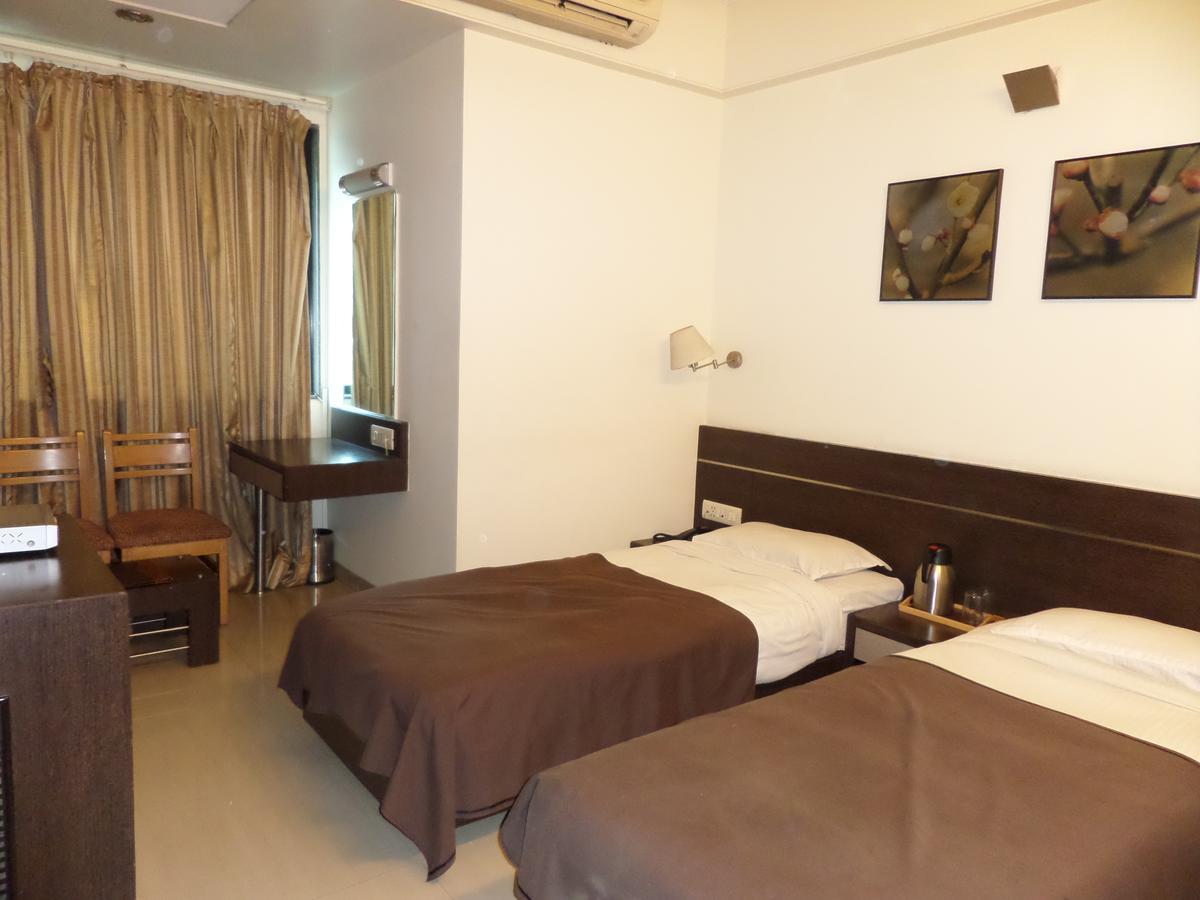 Hotel Aura 2*