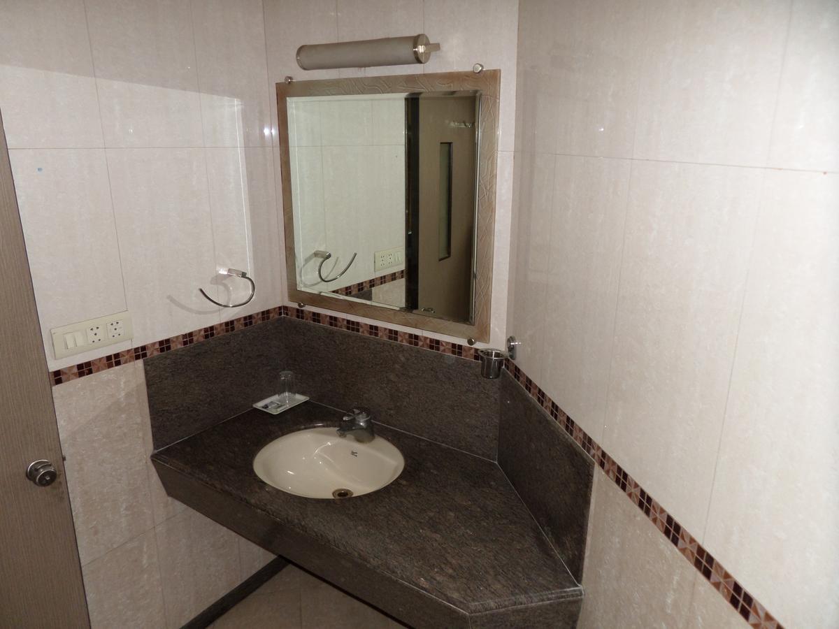 Aura 2* Pune
