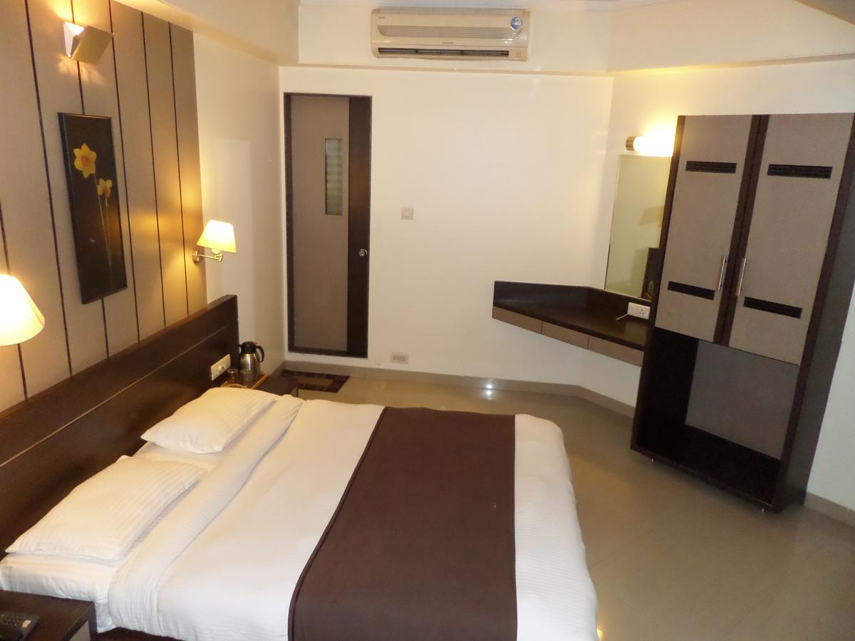 Hotel Aura 2*