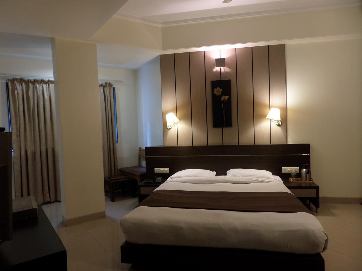 Aura 2* Pune